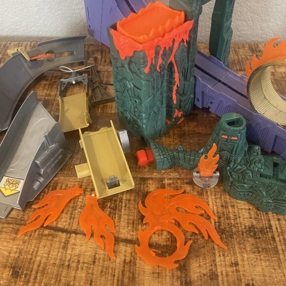 2003 Hot Wheels Tiki Torcher Replacement PARTS Buildings, Tracks Parts Only - Picture 4 of 8